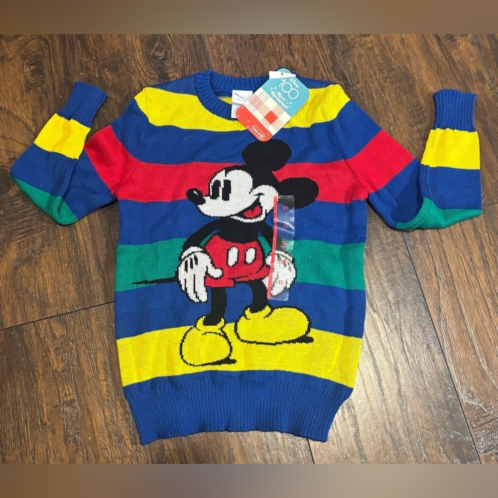 NEW-- Mickey Disney Sweater !